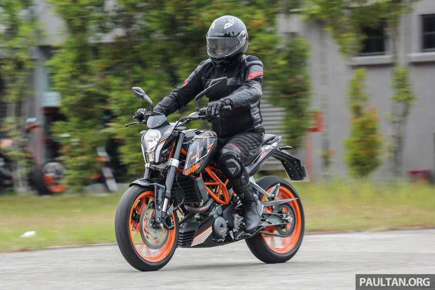 REVIEW: 2016 KTM Duke 250 and RC250 – good handling and good looks at an entry-level price 472585