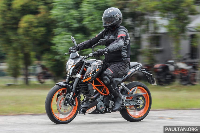 REVIEW: 2016 KTM Duke 250 and RC250 – good handling and good looks at an entry-level price 472586