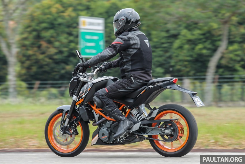 REVIEW: 2016 KTM Duke 250 and RC250 – good handling and good looks at an entry-level price 472588