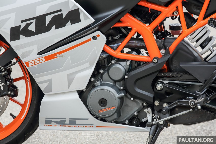 REVIEW: 2016 KTM Duke 250 and RC250 – good handling and good looks at an entry-level price 472604