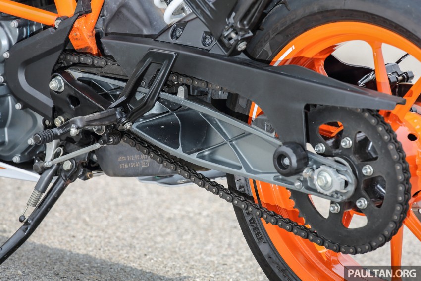 REVIEW: 2016 KTM Duke 250 and RC250 – good handling and good looks at an entry-level price 472605