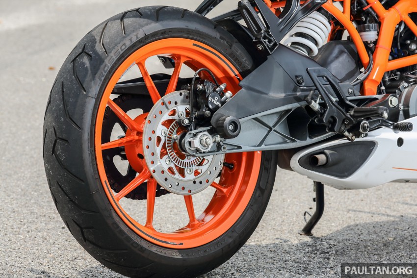 REVIEW: 2016 KTM Duke 250 and RC250 – good handling and good looks at an entry-level price 472617