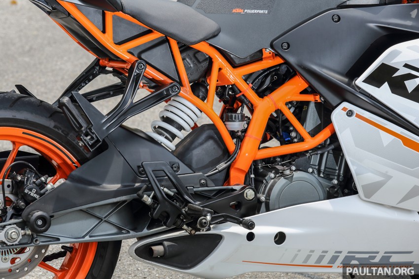 REVIEW: 2016 KTM Duke 250 and RC250 – good handling and good looks at an entry-level price 472620