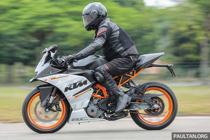 REVIEW: 2016 KTM Duke 250 and RC250 – good handling and good looks at an entry-level price 472625