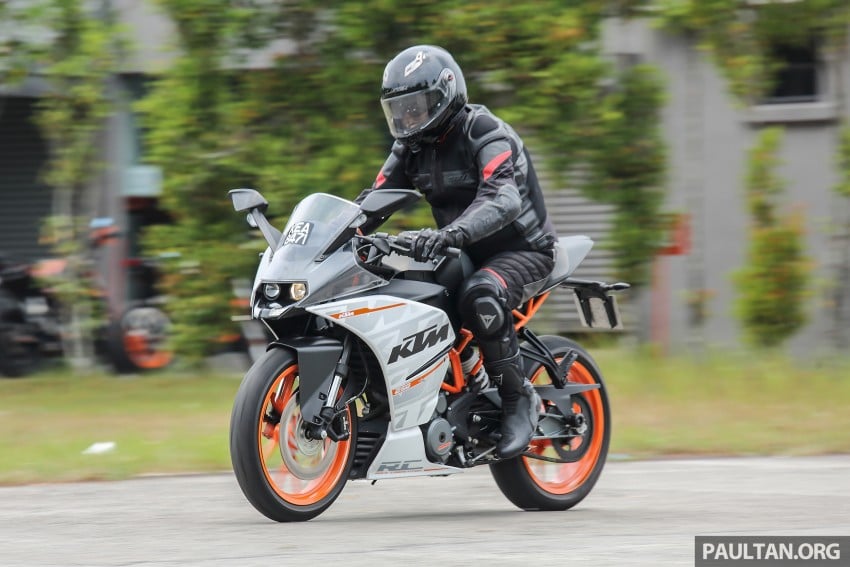 REVIEW: 2016 KTM Duke 250 and RC250 – good handling and good looks at an entry-level price 472626