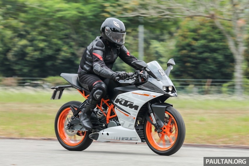 REVIEW: 2016 KTM Duke 250 and RC250 – good handling and good looks at an entry-level price 472631