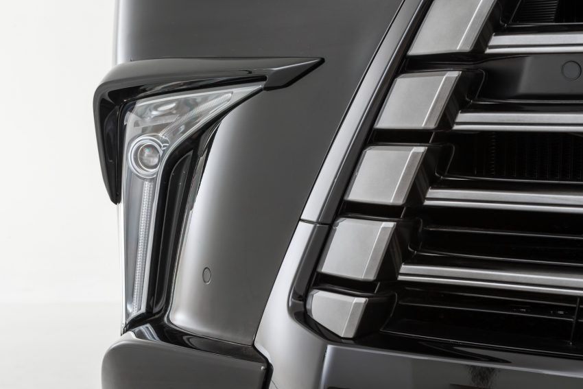 2016 Lexus LX 570 by Larte Design shown in the flesh 485671