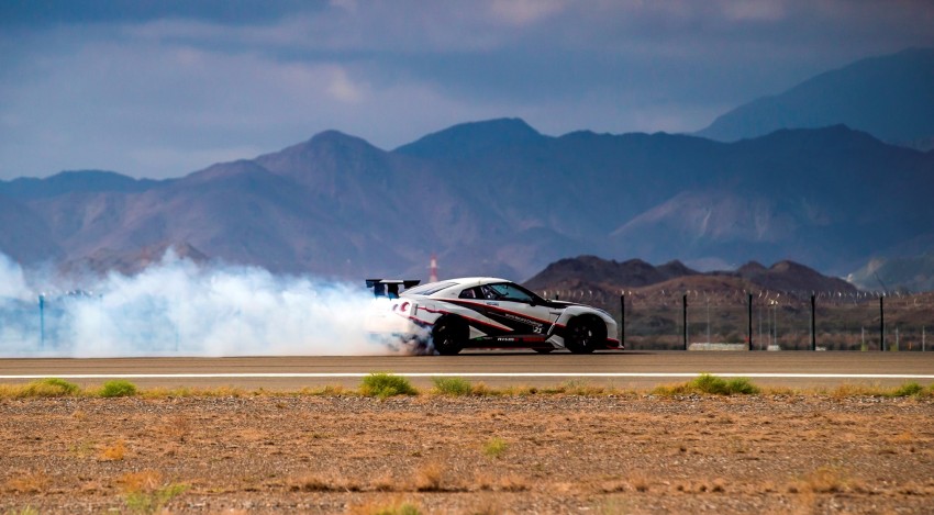 VIDEO: Nissan GT-R sets new world record for fastest ever drift – 304.96 km/h, 1,380 hp, rear-wheel drive 473733