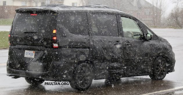 Nissan Serena spyshots-05