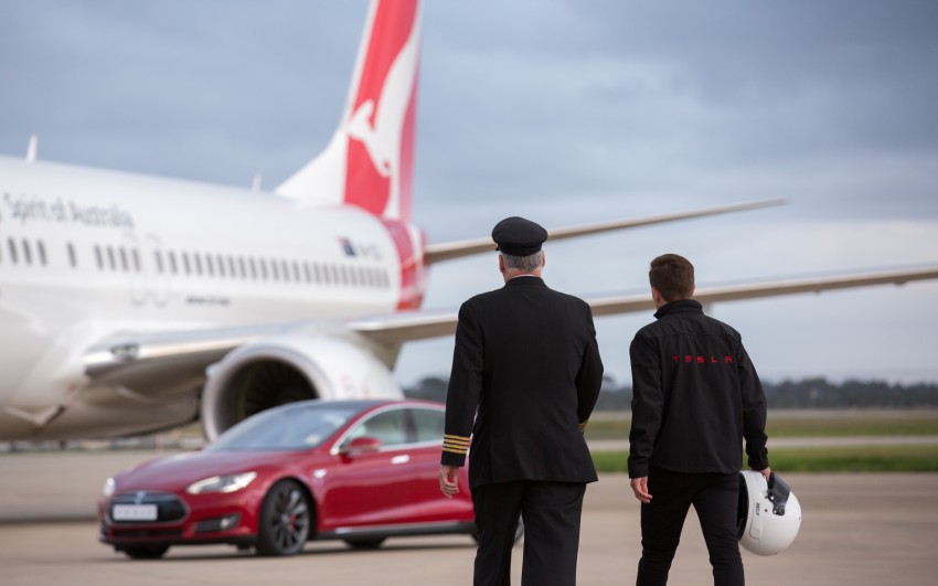 VIDEO: Tesla Model S races a Qantas Boeing 737-800 471137