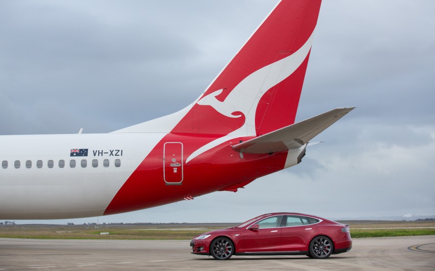VIDEO: Tesla Model S races a Qantas Boeing 737-800 471139