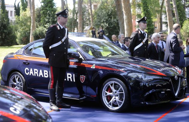 Consegna di nuovi modelli Alfa Romeo all'Arma dei Carabinieri