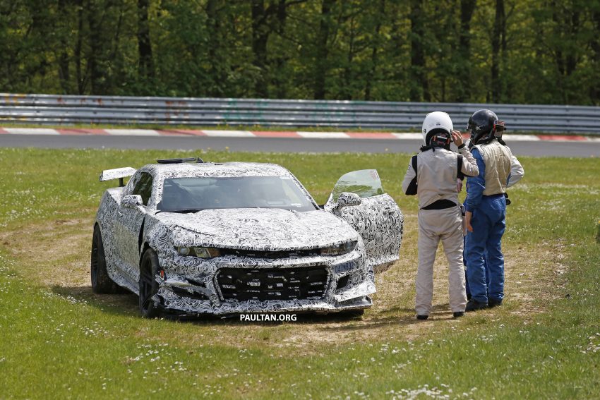 SPIED: Chevrolet Camaro Z/28 ‘Ring test ends in crash 492685