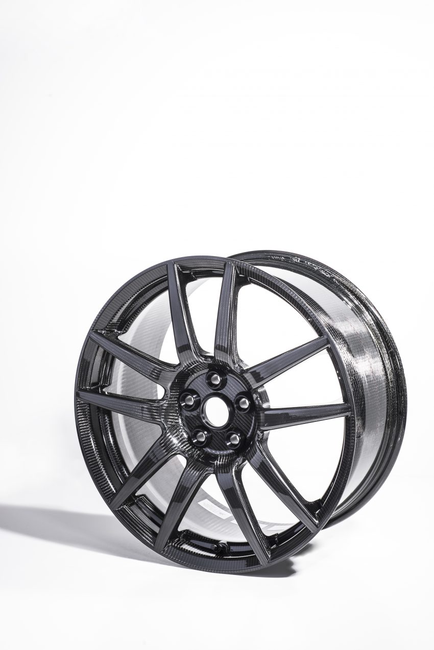 Ford GT akan ditawarkan dengan pilihan roda gentian-karbon 20-inci opsyenal – 25% lebih ringan 494883