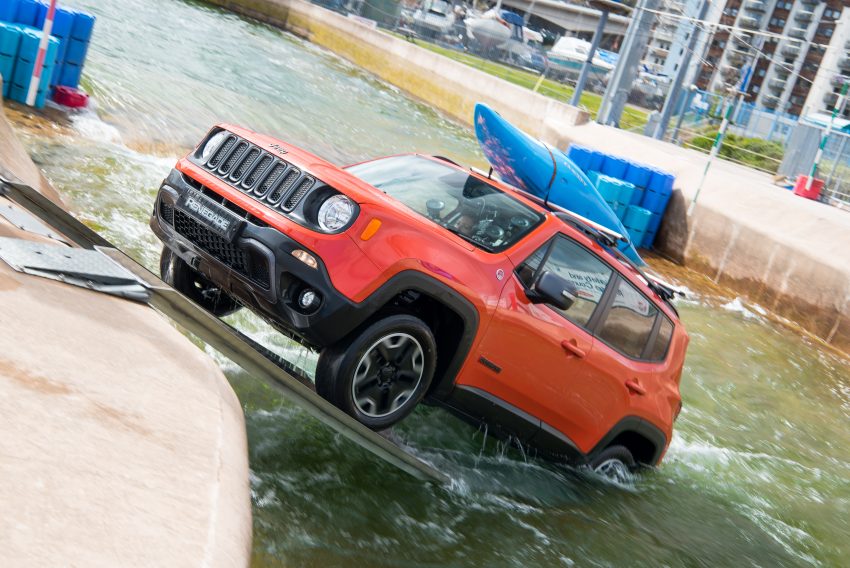 VIDEO: Watch a Jeep Renegade go white water rafting 491433
