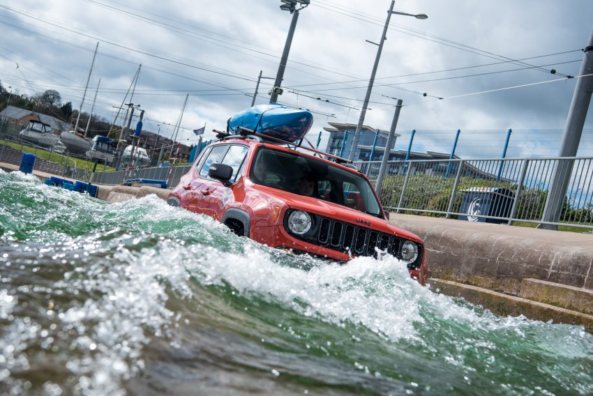 VIDEO: Watch a Jeep Renegade go white water rafting 491434