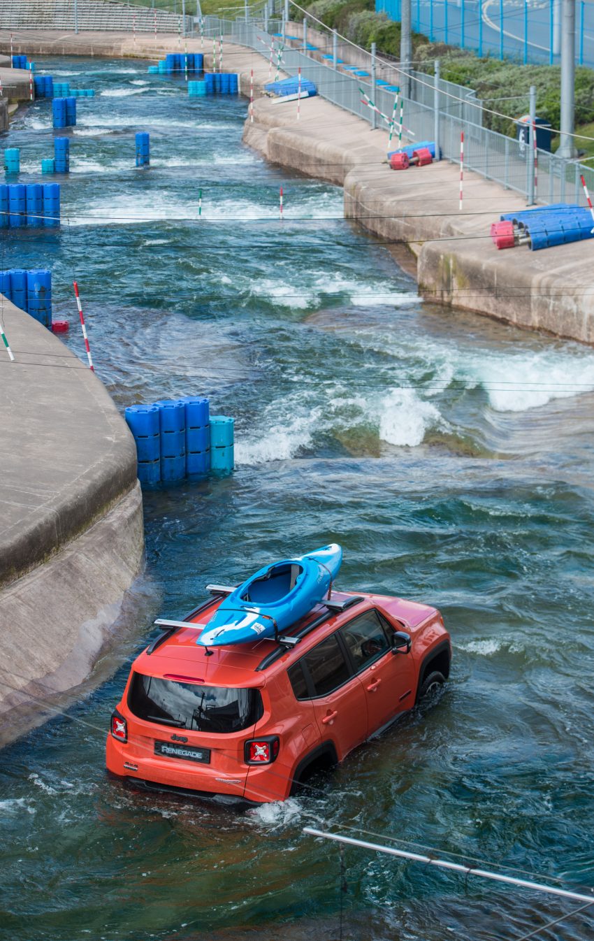 VIDEO: Watch a Jeep Renegade go white water rafting 491439