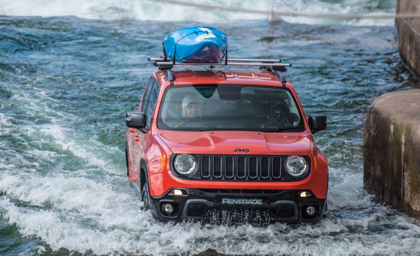 VIDEO: Watch a Jeep Renegade go white water rafting 491440