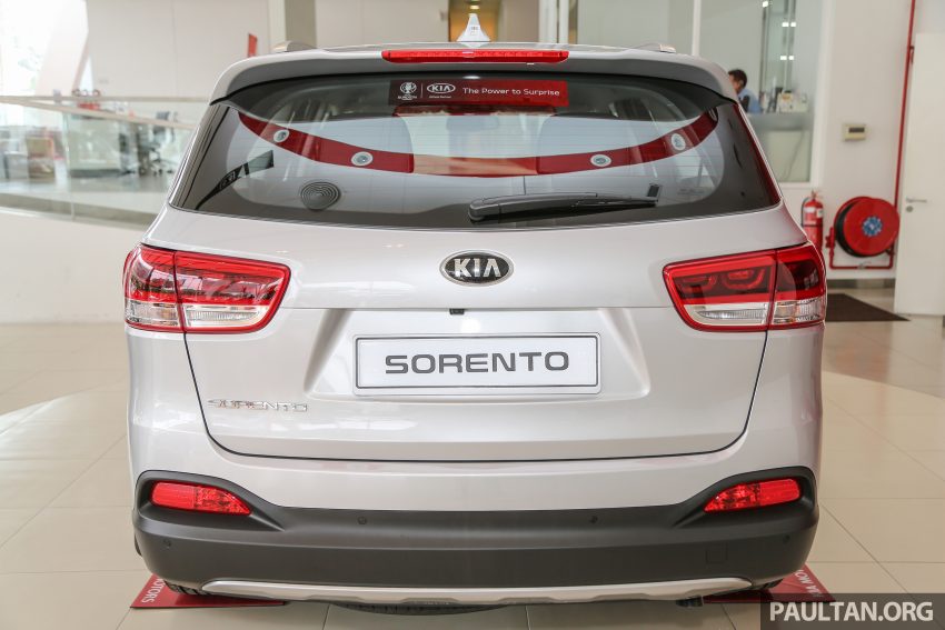2016 Kia Sorento on display at dealers before launch 498095