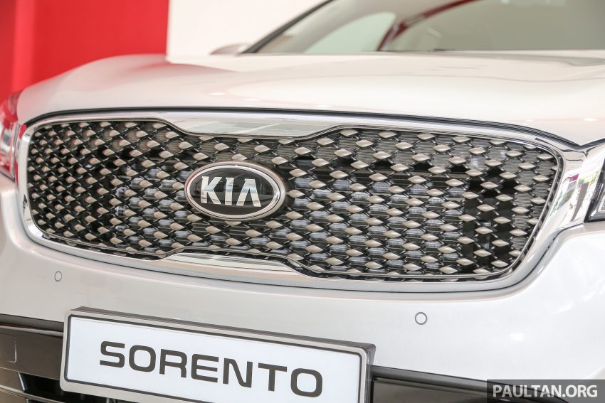 2016 Kia Sorento on display at dealers before launch 498086