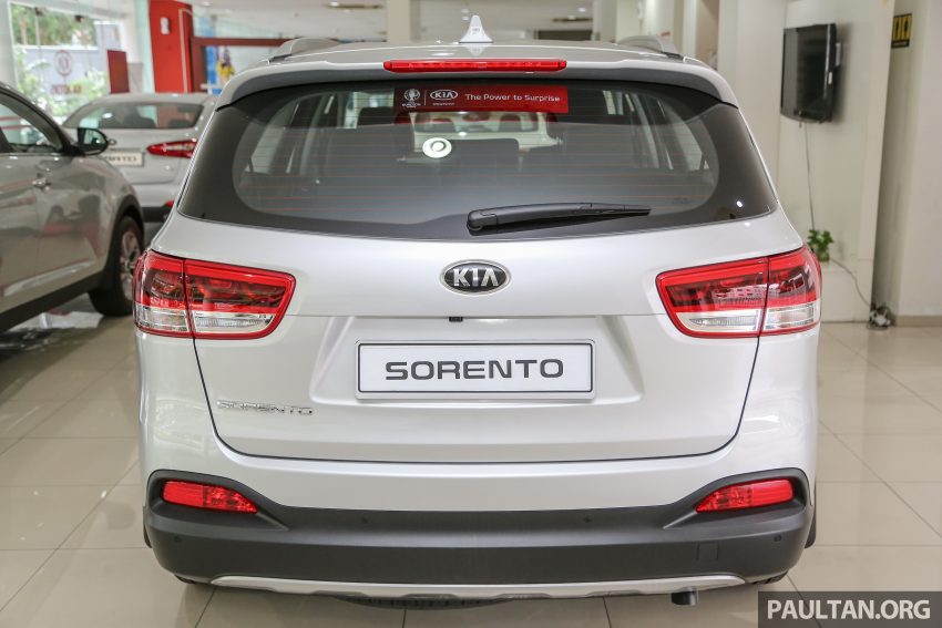 2016 Kia Sorento on display at dealers before launch 498018