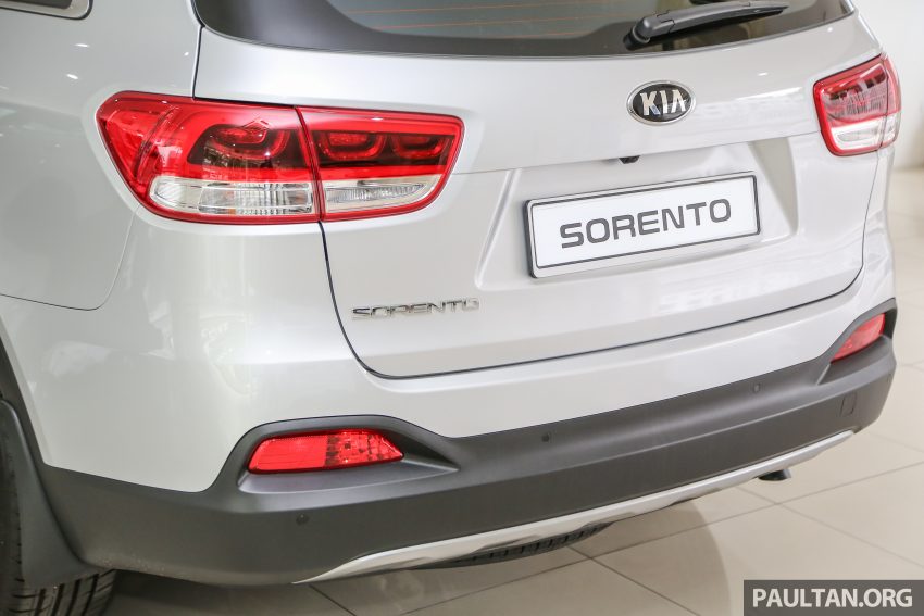 2016 Kia Sorento on display at dealers before launch 498020
