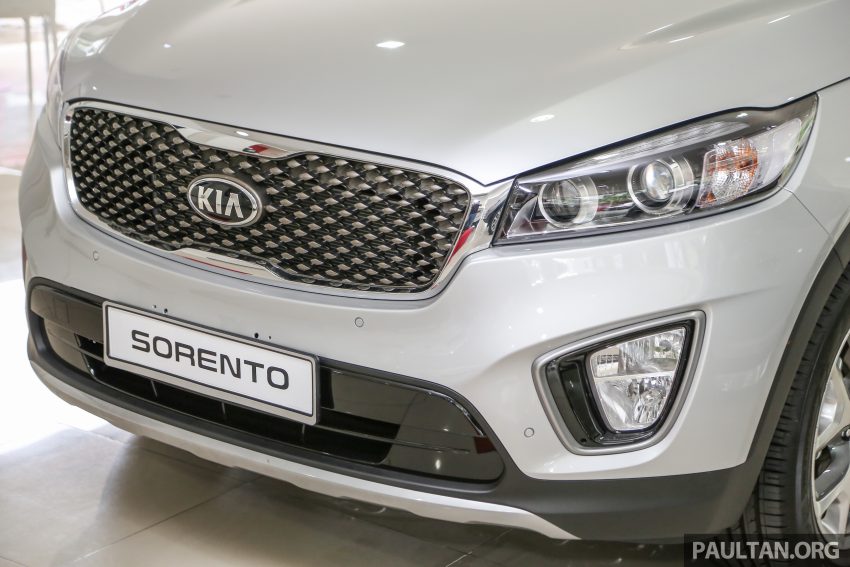 2016 Kia Sorento on display at dealers before launch 498003