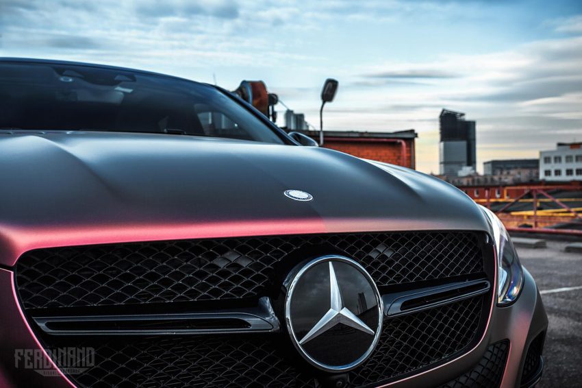 Mercedes-Benz GLE Coupe gets “multicolour” wrap 490782