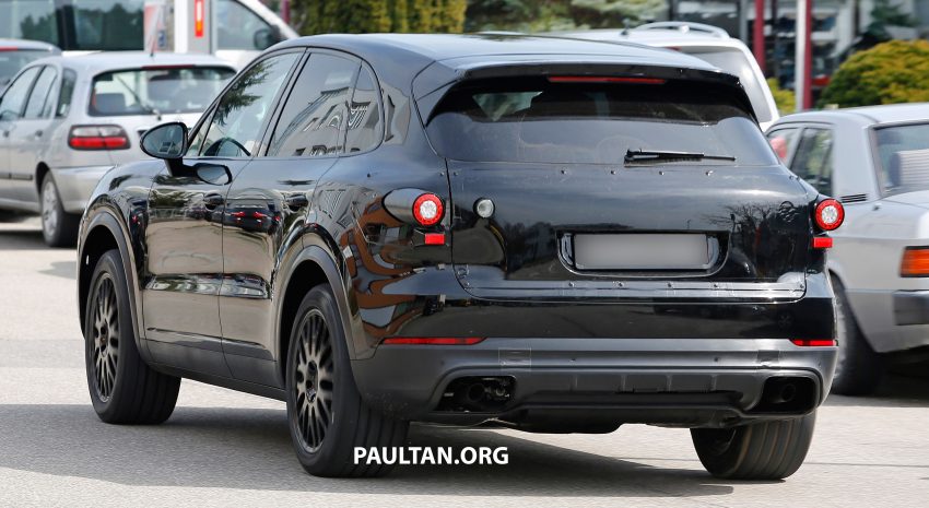 SPIED: 2018 Porsche Cayenne to get big touch screen 496652