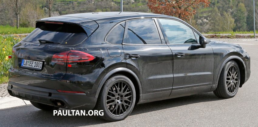 SPIED: 2018 Porsche Cayenne to get big touch screen 496649