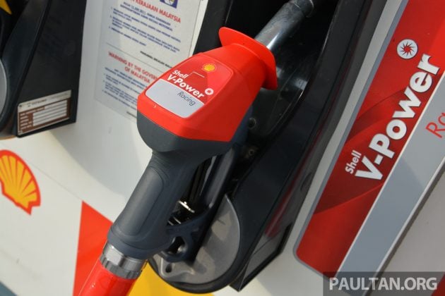Petron Blaze RON100 kini RM5 seliter, manakala Shell V-Power Racing pula RM6.10 seliter di Malaysia
