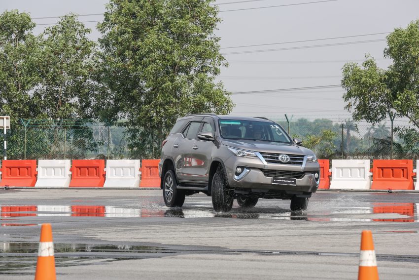 DRIVEN: 2016 Toyota Hilux and Fortuner – first impressions of the new pick-up and SUV in Malaysia 491847