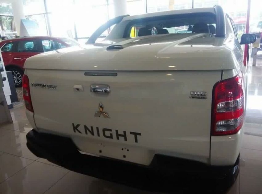 Imej dan brosur Mitsubishi Triton Knight  White Limited Edition tersebar, dijual pada harga RM122k 493833