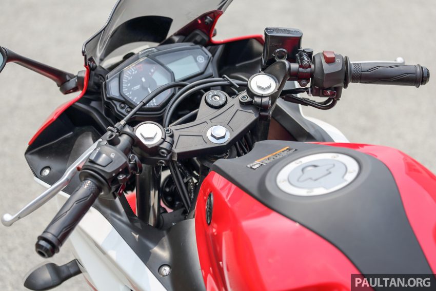 REVIEW: 2015 Yamaha YZF-R25 – fun with the baby ‘R’ 493081