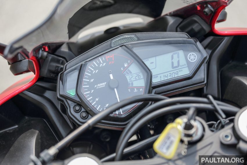REVIEW: 2015 Yamaha YZF-R25 – fun with the baby ‘R’ 493084