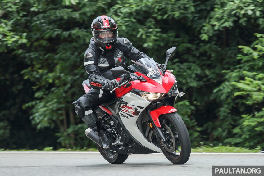 REVIEW: 2015 Yamaha YZF-R25 – fun with the baby ‘R’ 493094