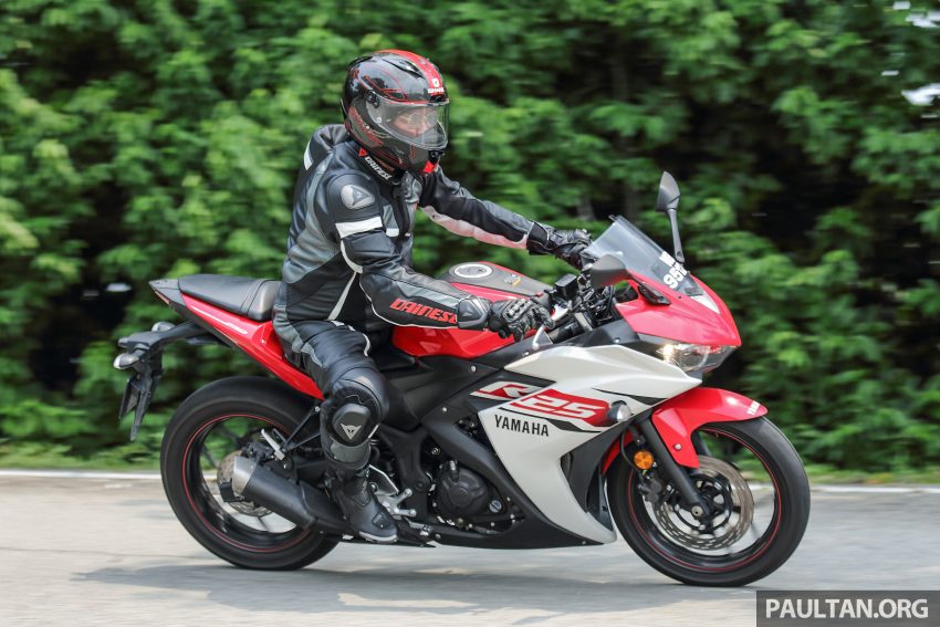 REVIEW: 2015 Yamaha YZF-R25 – fun with the baby ‘R’ 493096