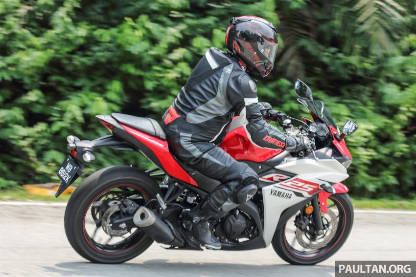 REVIEW: 2015 Yamaha YZF-R25 – fun with the baby ‘R’ 493097