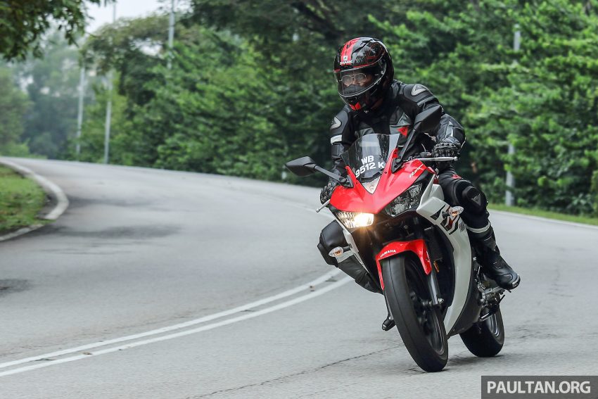 REVIEW: 2015 Yamaha YZF-R25 – fun with the baby ‘R’ 493099