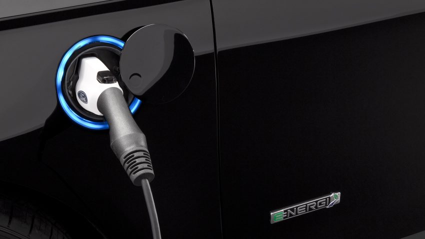Ford Fusion Plug-in Hybrid 2017 – 982 km dengan satu tangki penuh petrol, sekali cas penuh bateri 499882