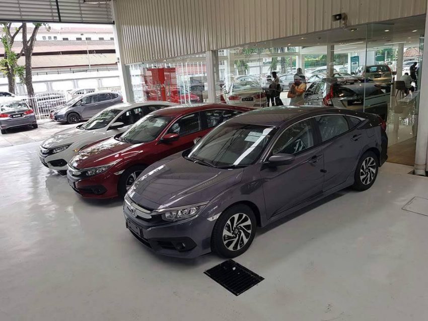 Honda Civic 2016 dikesan berada di bilik pameran 504601