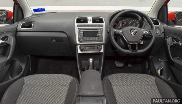 2016-Volkswagen-Vento-1.2-TSI-Highline-int-1_BM