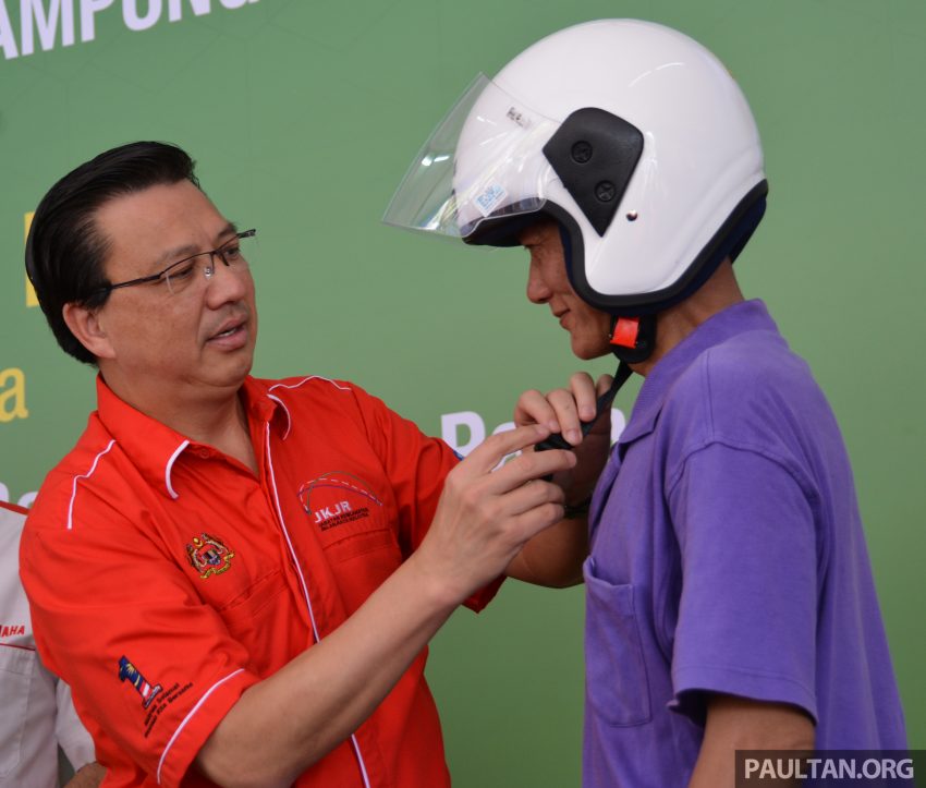 Malaysian transport minister: road-users attitude to safety is poor, changes in helmet law being considered 512549