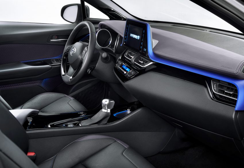 2017 Toyota C-HR – production SUV’s interior revealed 513101