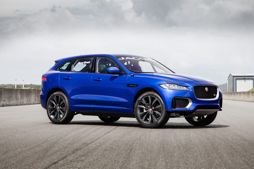 Jaguar F-Pace rides up Goodwood Hill on two wheels 513256