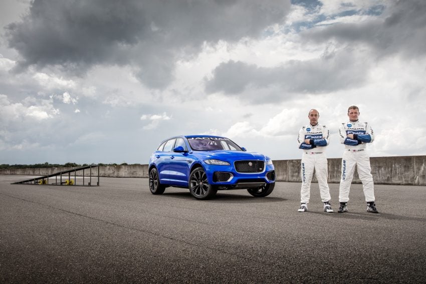 Jaguar F-Pace rides up Goodwood Hill on two wheels 513276