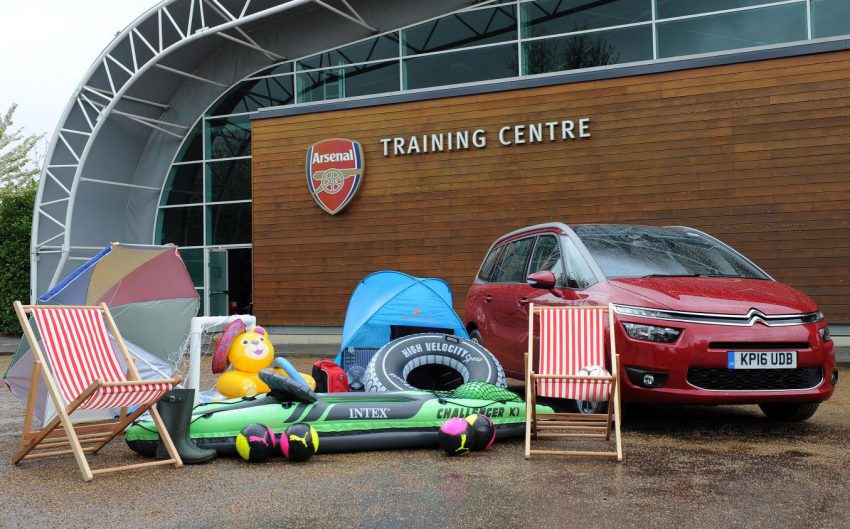 Arsenal players tackle ‘packing rage’ with Citroen 519156