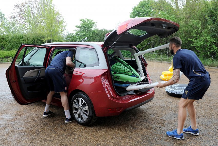 Arsenal players tackle ‘packing rage’ with Citroen 519159