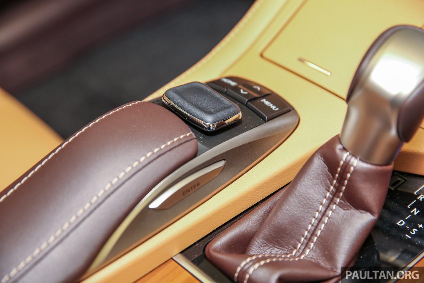 GALERI: Lexus ES 250 Luxury edisi terhad – dua warna eksklusif, kekemasan dalaman Bamboo, 50 unit 524091