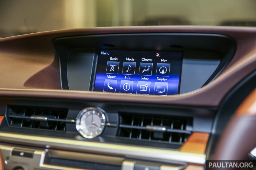 GALERI: Lexus ES 250 Luxury edisi terhad – dua warna eksklusif, kekemasan dalaman Bamboo, 50 unit 524083